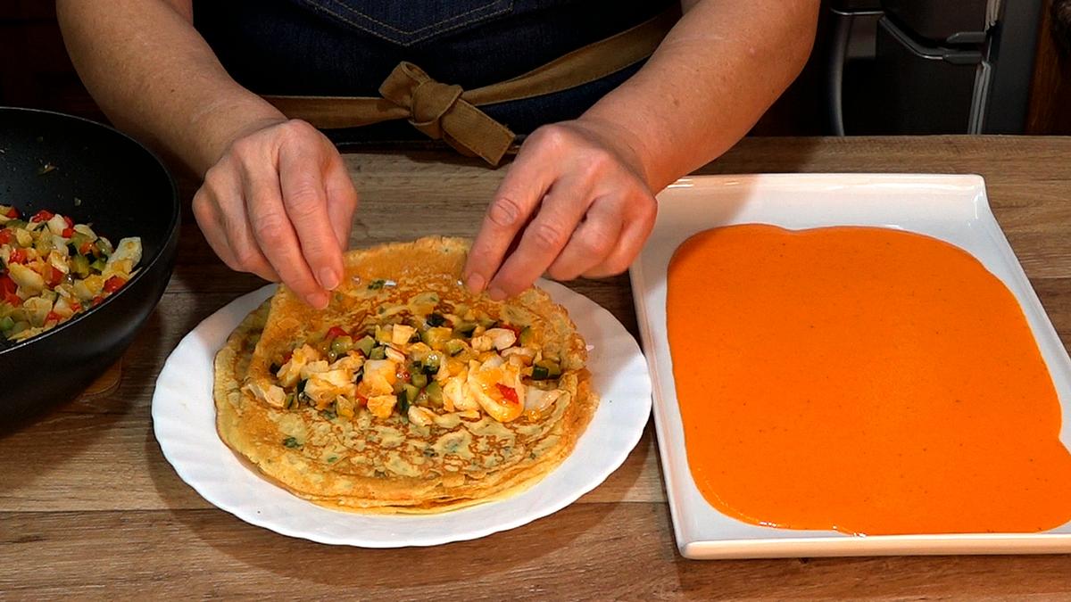 CREPES RELLENOS DE VERDURAS Y BACALAO CON SALSA DE PIMIENTOS - Foto 15