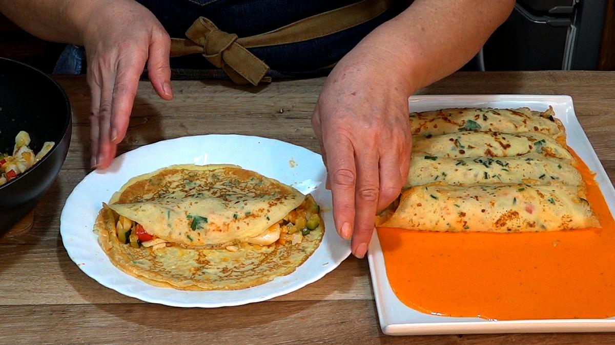 CREPES RELLENOS DE VERDURAS Y BACALAO CON SALSA DE PIMIENTOS - Foto 16