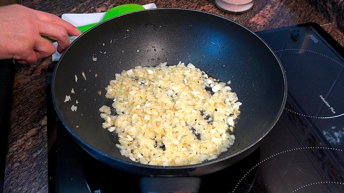 CREPES RELLENOS DE VERDURAS Y BACALAO CON SALSA DE PIMIENTOS - Foto 6