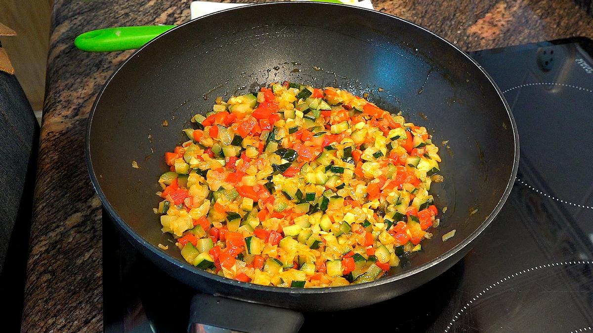 CREPES RELLENOS DE VERDURAS Y BACALAO CON SALSA DE PIMIENTOS - Foto 7