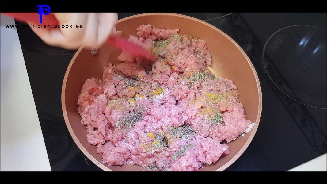 Empanada de hojaldre con manzana y cerdo