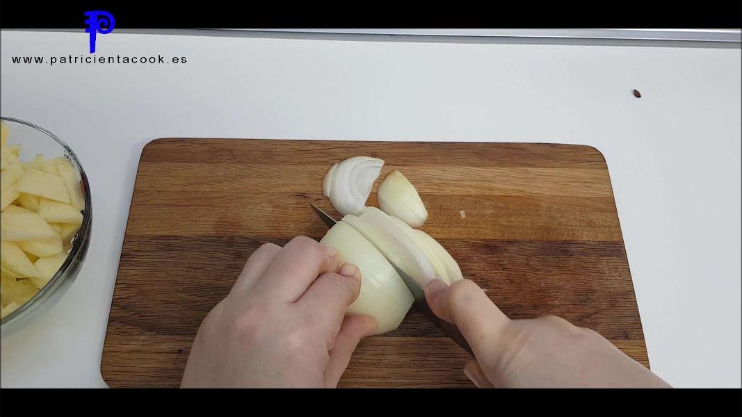 Empanada de hojaldre con manzana y cerdo