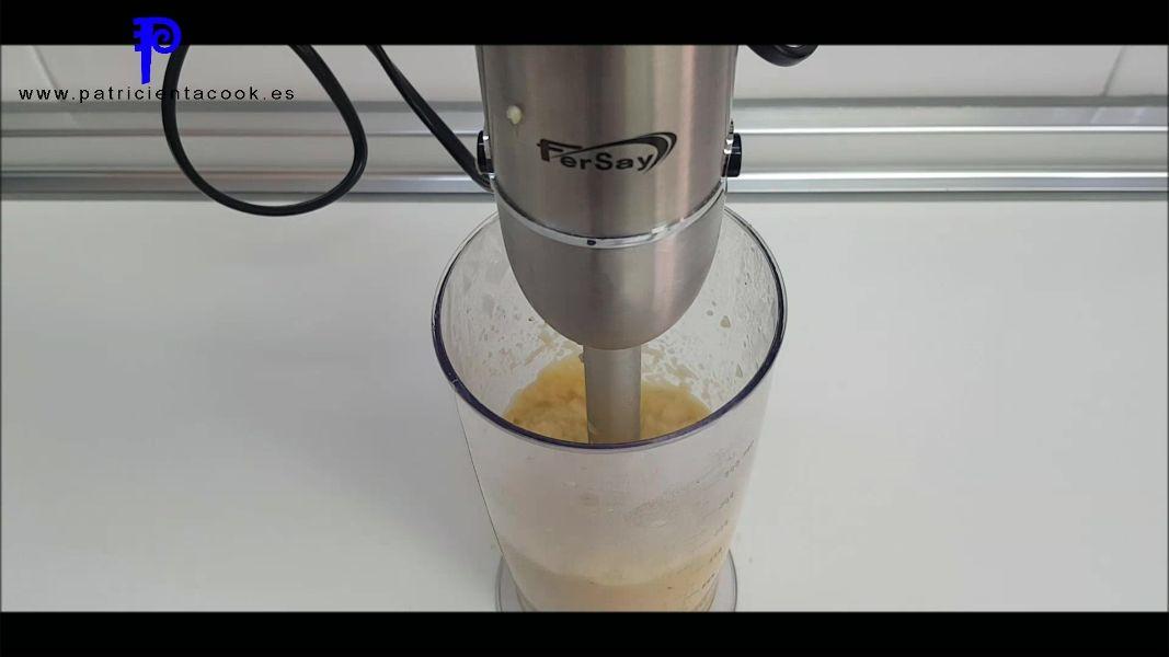 Empanada de hojaldre con manzana y cerdo