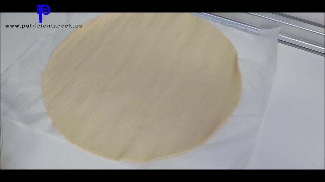 Empanada de hojaldre con manzana y cerdo