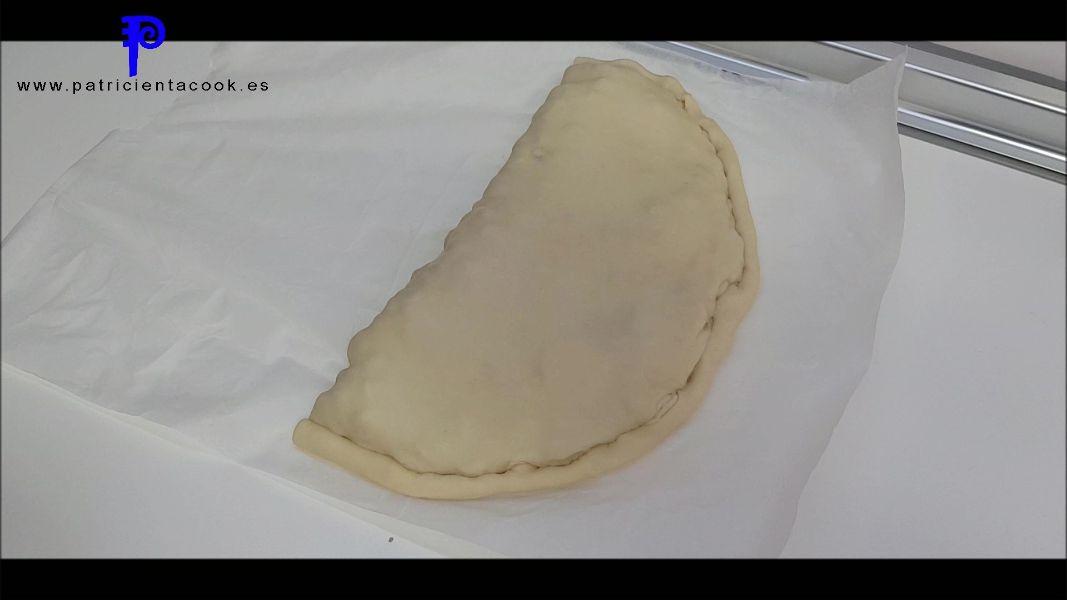 Empanada de hojaldre con manzana y cerdo