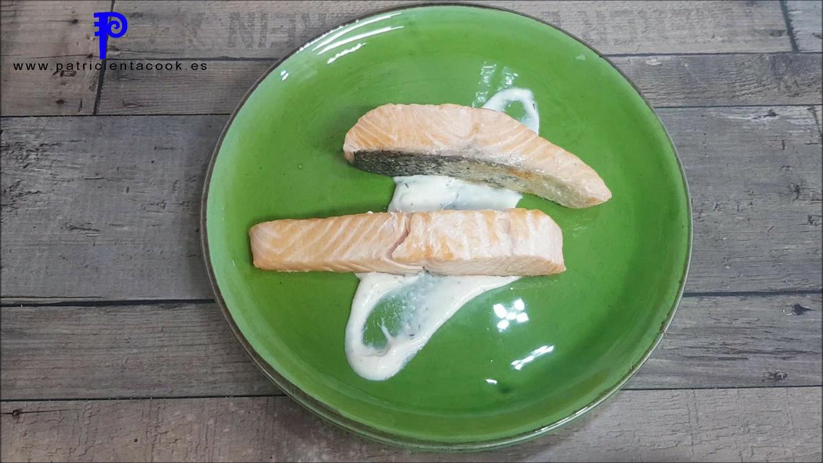 Salmón con salsa de limón