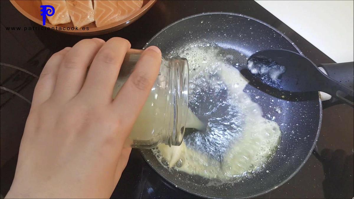 Salmón con salsa de limón