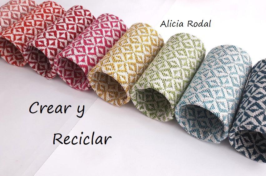 En este tutorial te enseño 2 ideas originales para organizar tu ropa, tu material de trabajo, material escolar, complementos de moda o lo que quieras. Tan solo vamos a reutilizar tubos de cartón del papel de baño y retales o retazos de telas. 