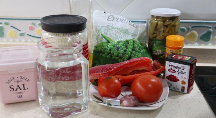 Los ingredientes necesarios para hacer el arroz con verduras en el robot de cocina de Cecotec