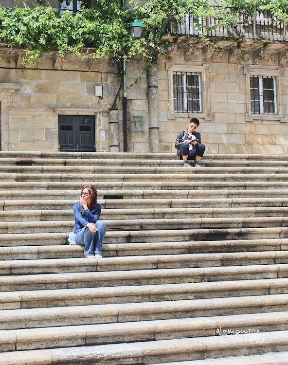 Escalinata en la plaza Quintana de Santiago de Compostela