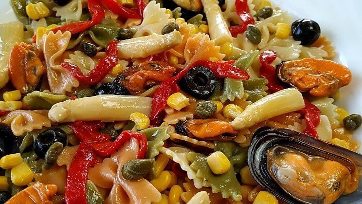 Ensalada de pasta con mejillones