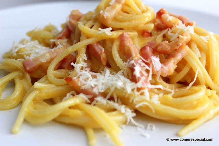 Espaguetis con salsa