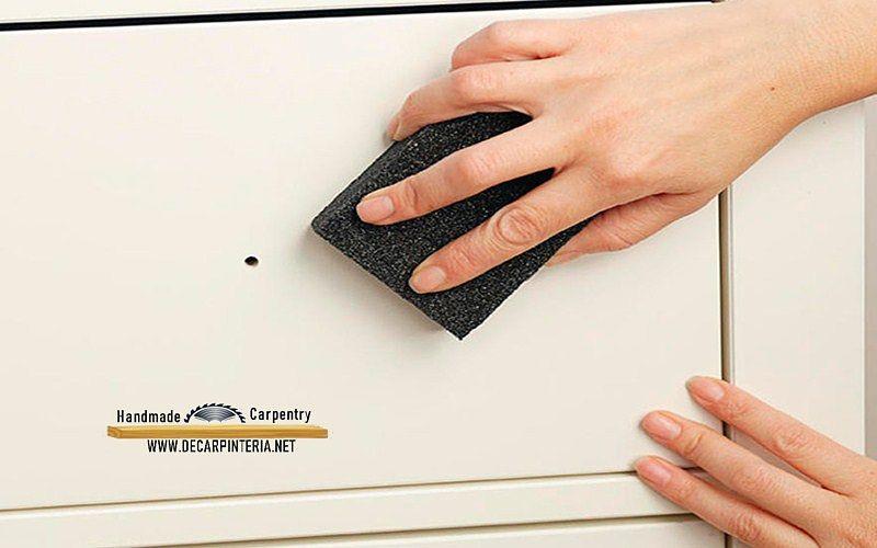 lijado-de-melamina-con-esponja