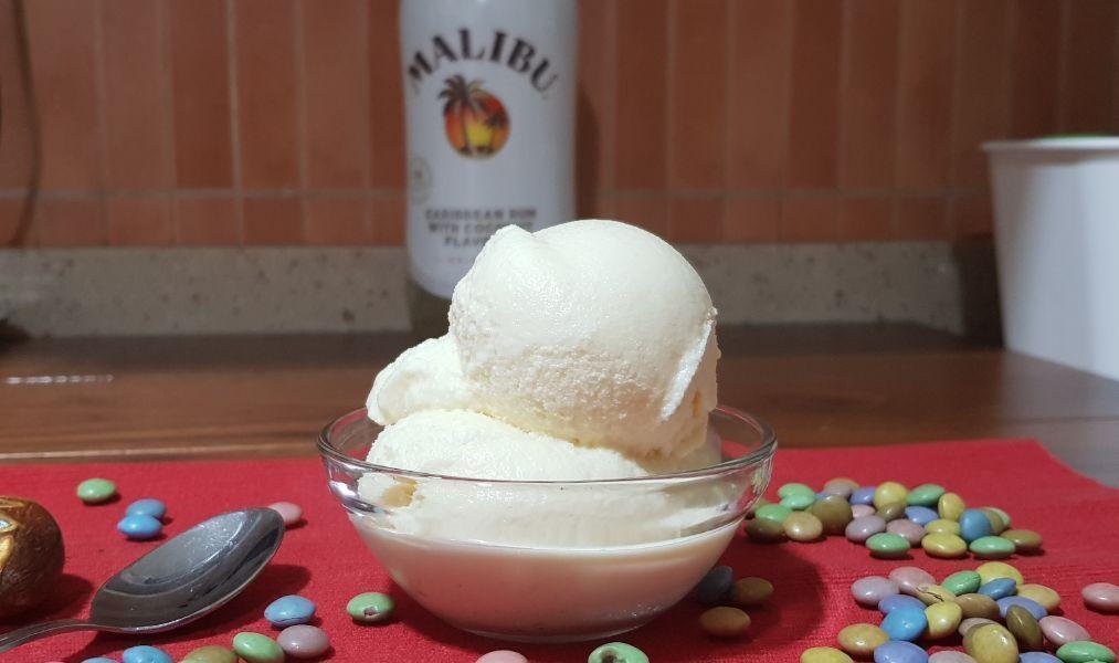 Helado de Malibu con piña natural