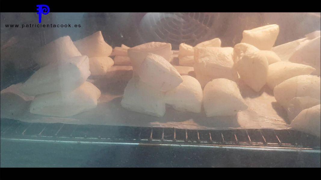 Miguelitos rellenos de crema pastelera