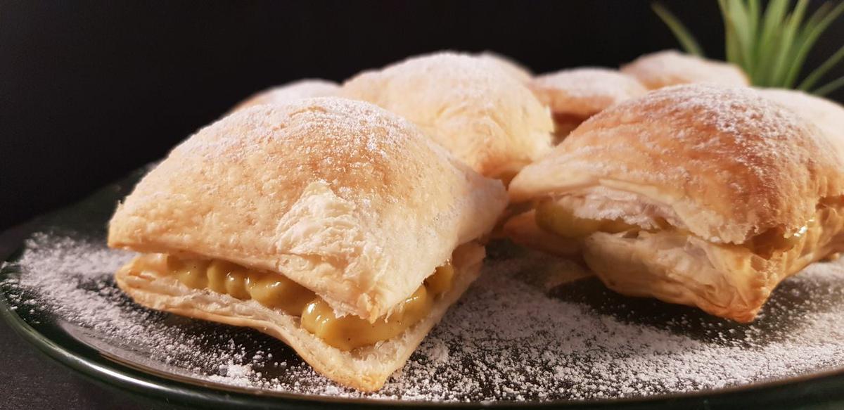 Miguelitos rellenos de crema pastelera