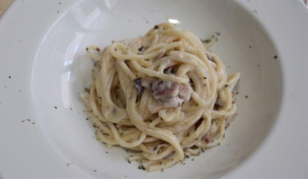 Hacer con Mambo la receta de espaguetis con nata (crema de leche)