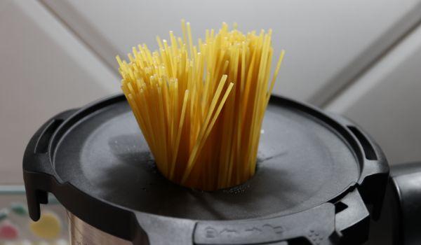 Ponemos los espaguetis con Mambo