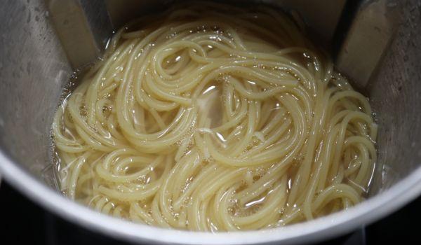 Dejamos escurrir los espaguetis