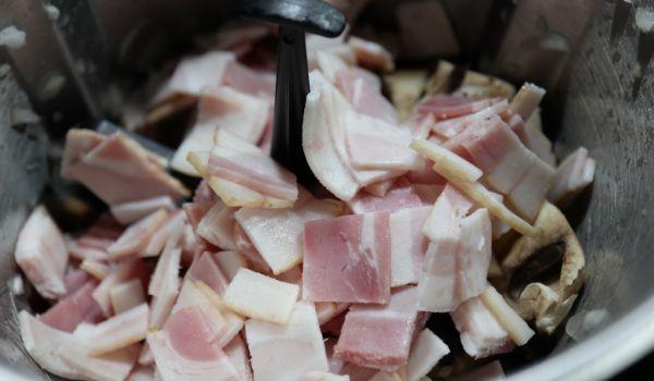 Ponemos el bacon y cocinamos