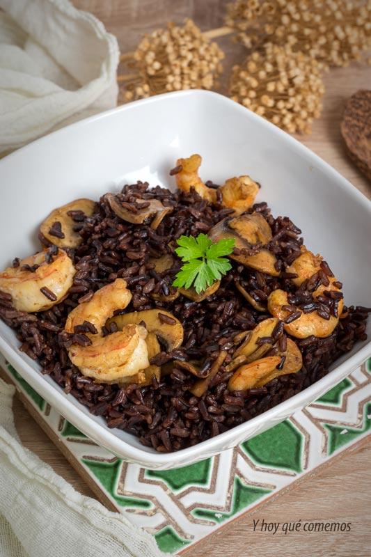 como hacer arroz negro con langostinos y champiñones
