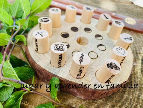 Rueda d elas lunas del año hecho en madera