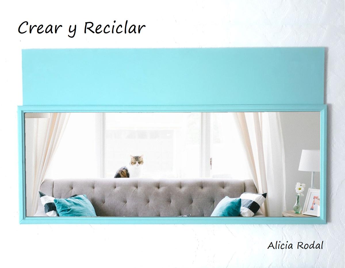 En este tutorial te muestro cómo hice para cambiar de aspecto un espejo de un mueble de madera viejo. Lo voy a decorar con carteles de madera de una caja de frutas, pintados con una frase, con la técnica de lettering. Así aprendemos a reutilizar, restaurar, aprovechar, cambiar, reparar y transformar para decorar nuestra casa siendo más sostenibles.