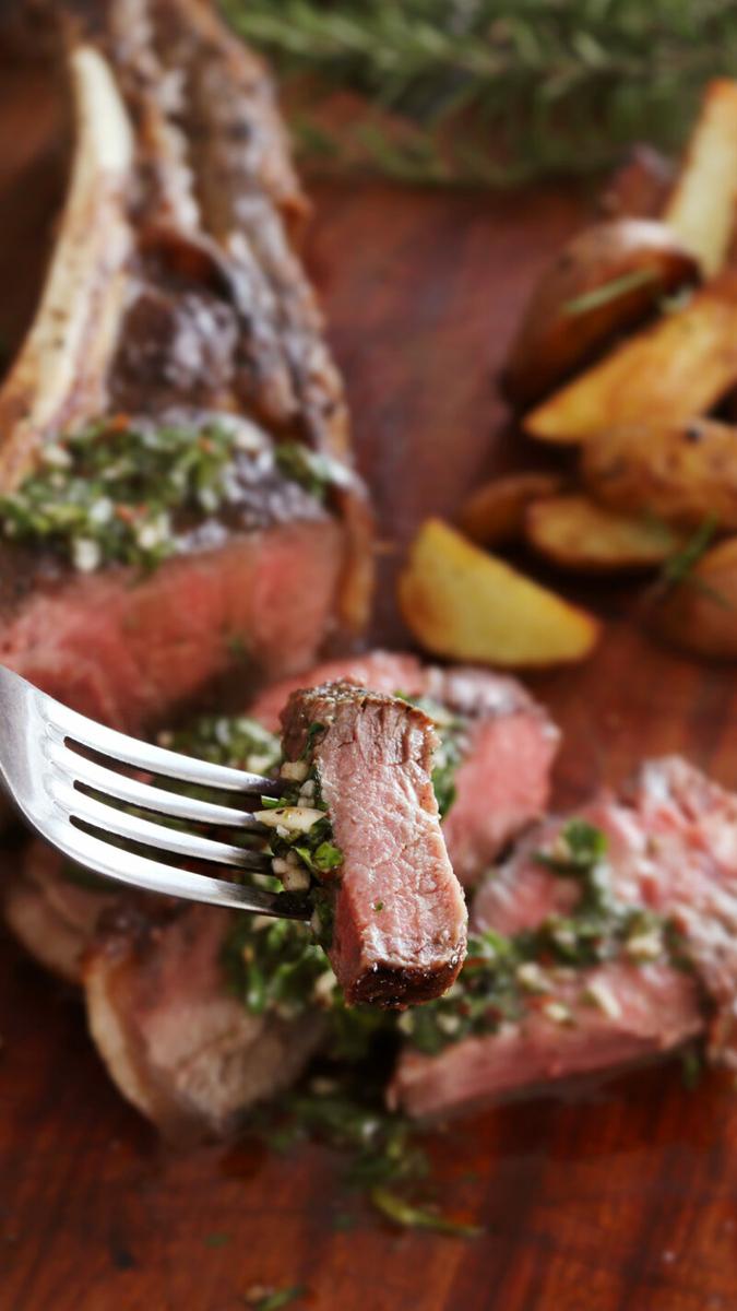 tomahawk al horno chimichurri papines plancha