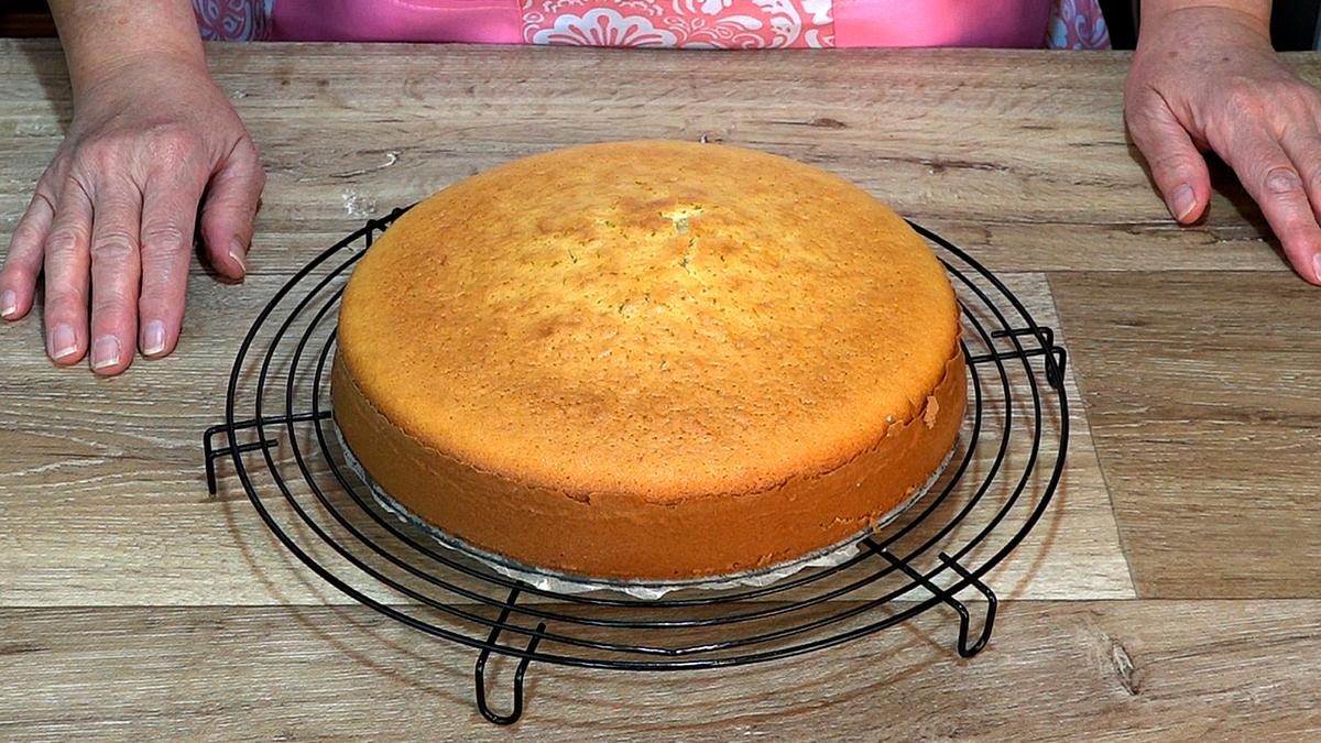 BIZCOCHO DE LECHE CALIENTE, QUEDA UNA MIGA TIERNA, JUGOSA Y CON UN SABOR DELICIOSO - Foto 11