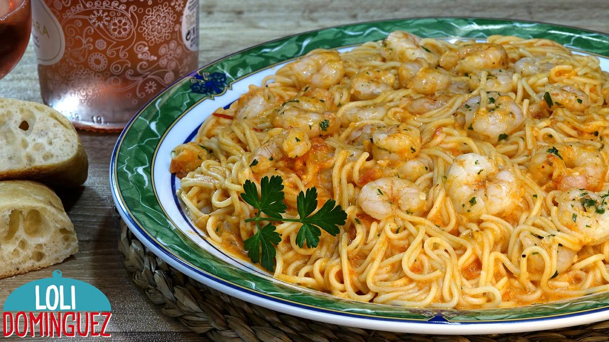 PASTA CREMOSA CON TOMATE Y GAMBAS O CAMARONES, RECETA RÁPIDA Y FÁCIL. No dejes de probar esta receta que además de que te va a encantar te sorprenderá por lo fácil y rápida que es de hacer, puedes usar la pasta que prefieras, corta o larga y el resultado siempre va a ser delicioso