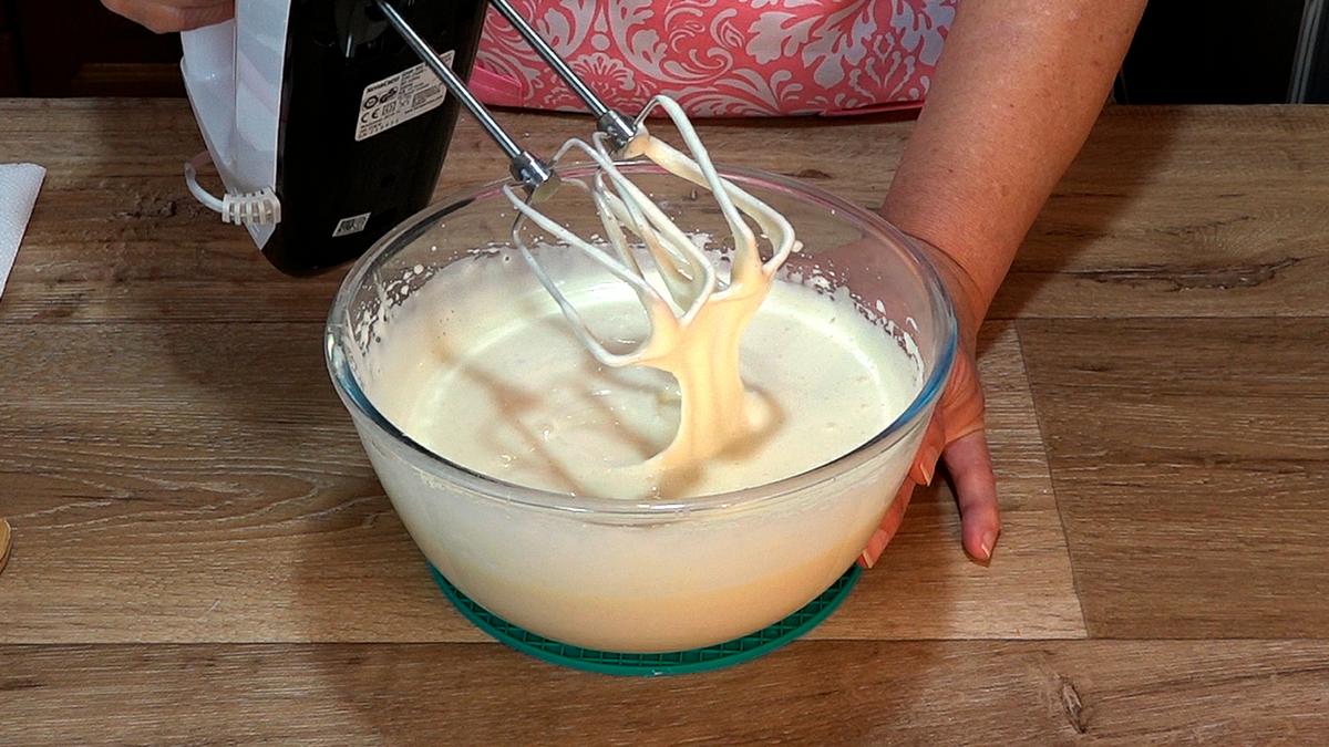 BIZCOCHO DE LECHE CALIENTE, QUEDA UNA MIGA TIERNA, JUGOSA Y CON UN SABOR DELICIOSO - Foto 4