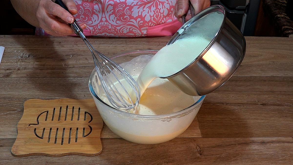 BIZCOCHO DE LECHE CALIENTE, QUEDA UNA MIGA TIERNA, JUGOSA Y CON UN SABOR DELICIOSO - Foto 6