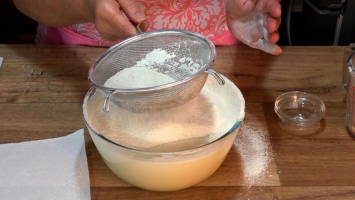 BIZCOCHO DE LECHE CALIENTE, QUEDA UNA MIGA TIERNA, JUGOSA Y CON UN SABOR DELICIOSO - Foto 7