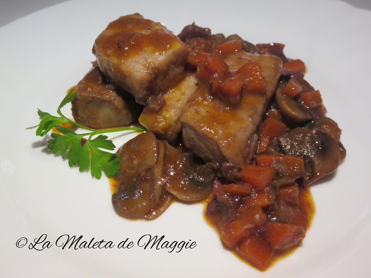 Estofado de atún al vino tinto