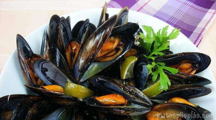 Mejillones al vino blanco