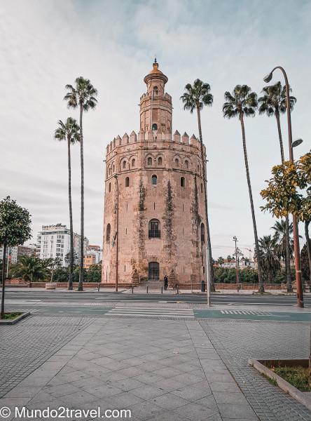 Qué ver en Sevilla, la Torre del Oro de día