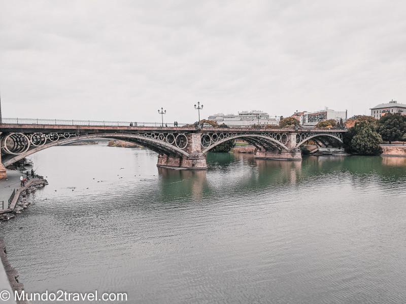 Qué ver en Sevilla, Triana y el puente de Triana
