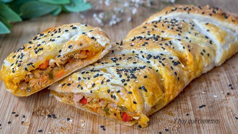trenza de hojaldre rellena de atún y verduras fácil