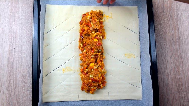 rellenar la trenza de hojaldre con atun y verduras