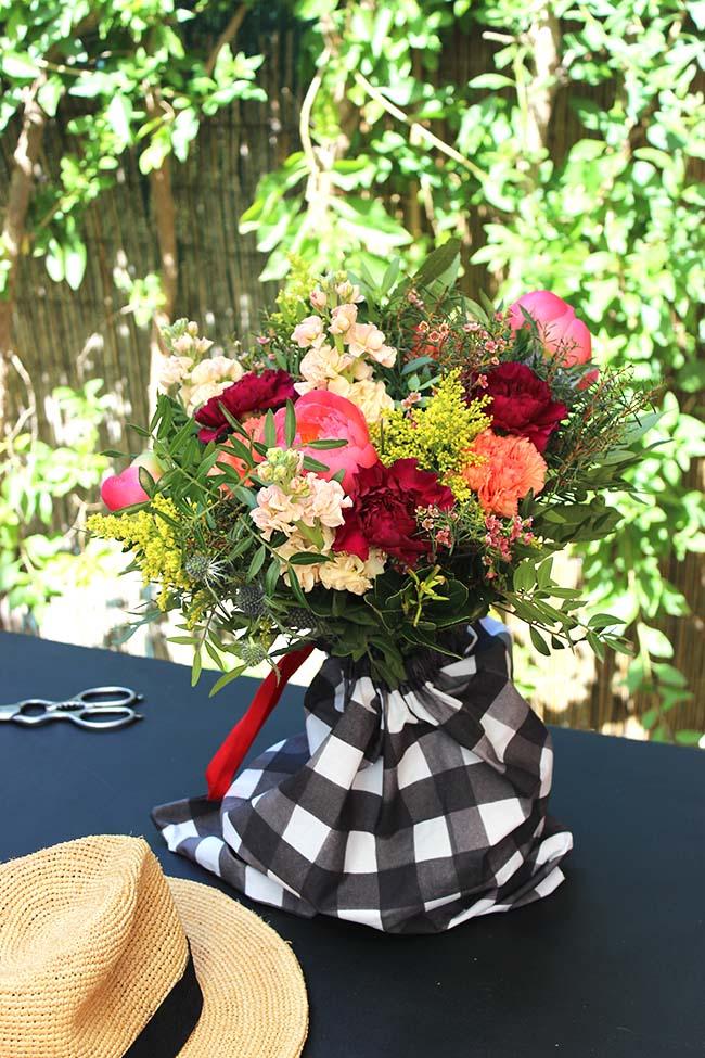 Cómo hacer dos centros de mesa con bolsas