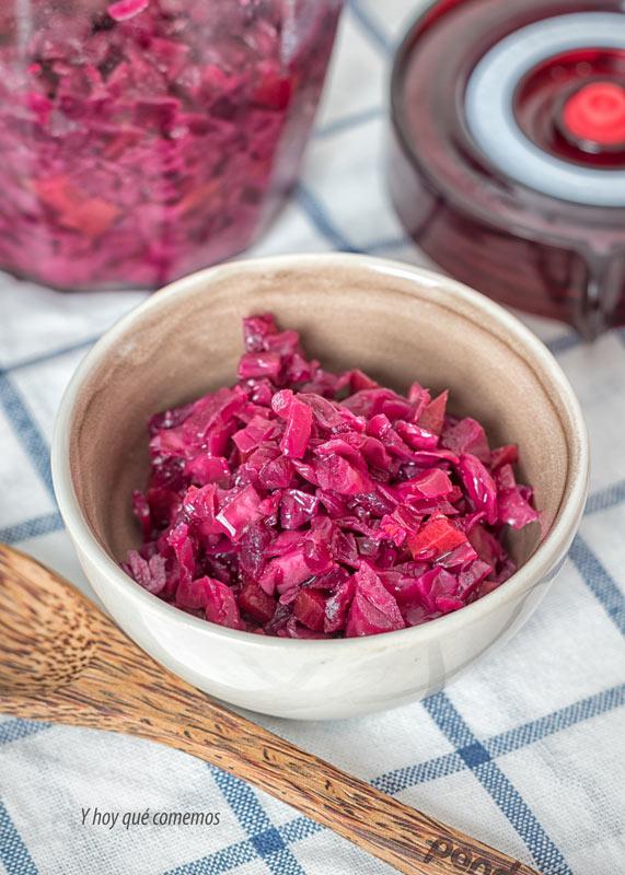 chucrut de col morada con manzana apio y zanahoria