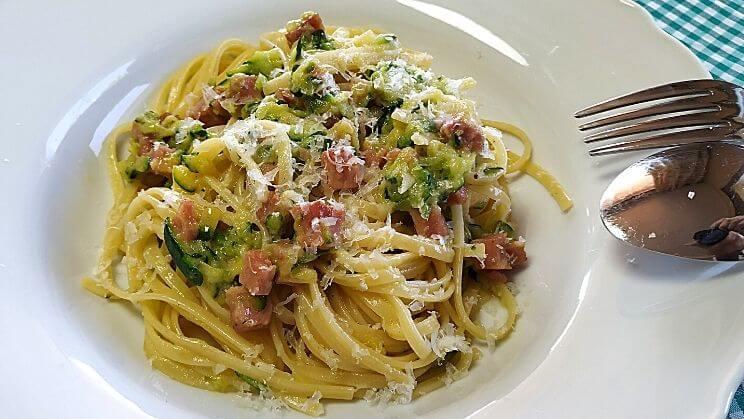 Pasta a la carbonara de calabacin