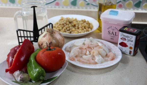 Los ingredientes necesarios para hacer la receta de garbanzos con calamares en Mambo