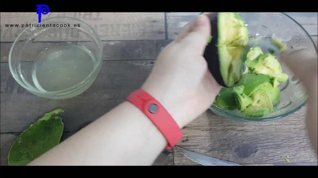 Bizcocho de aguacate y pistachos