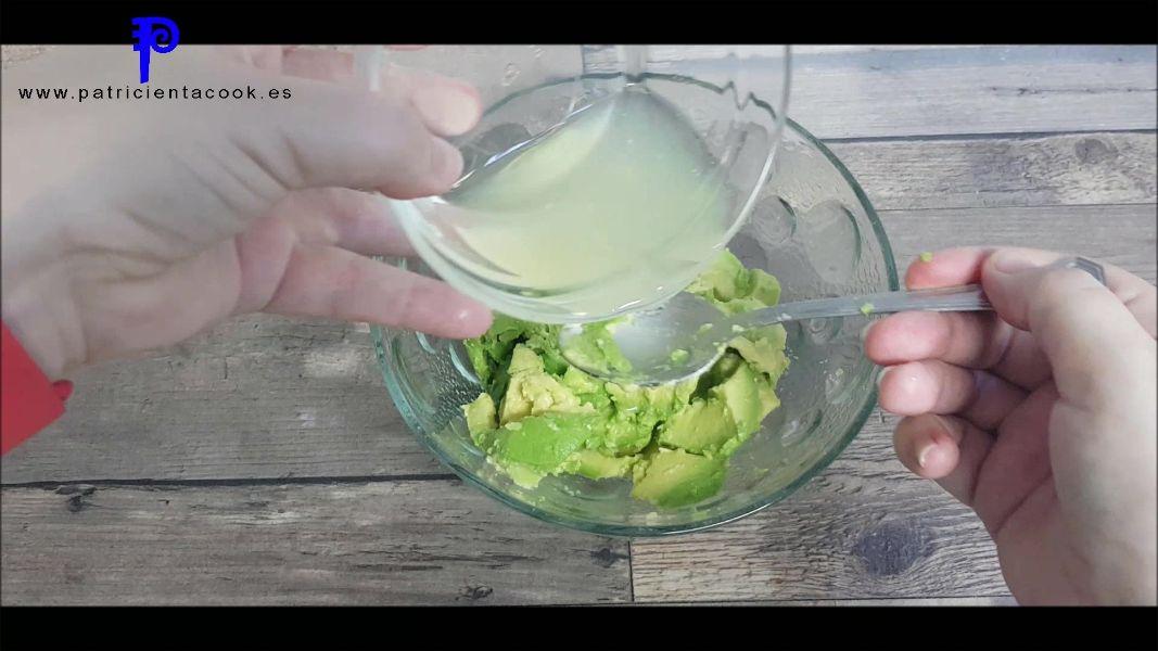 Bizcocho de aguacate y pistachos