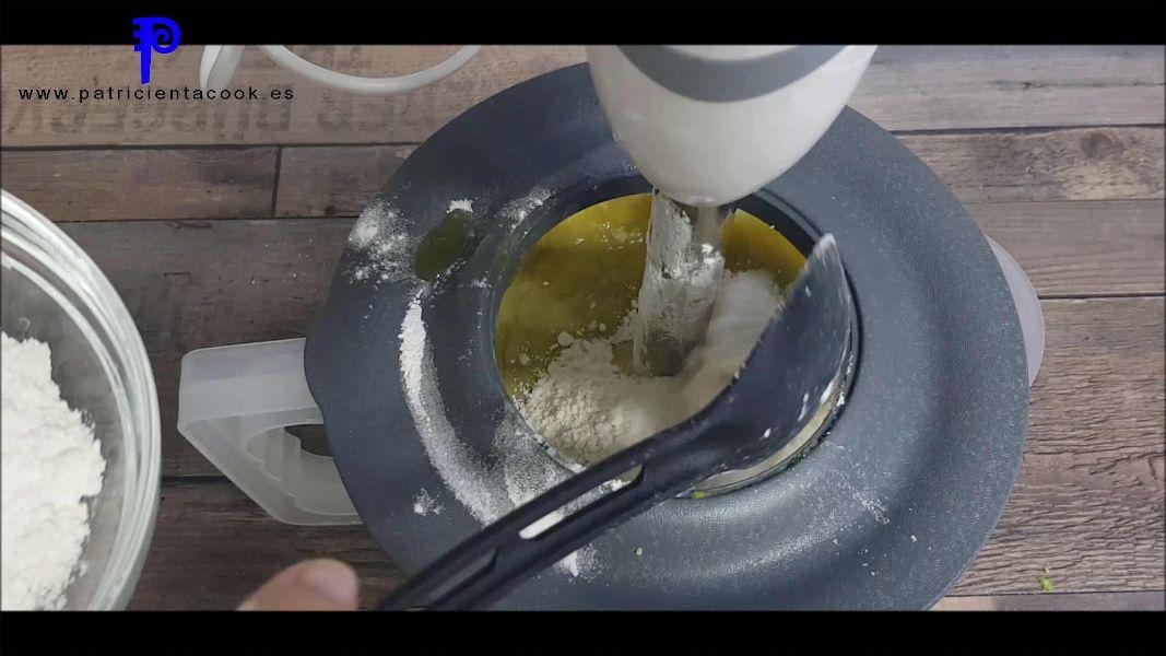 Bizcocho de aguacate y pistachos