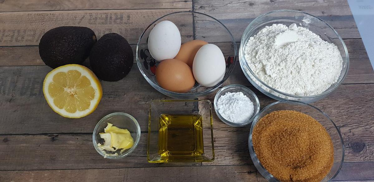 Bizcocho de aguacate y pistachos