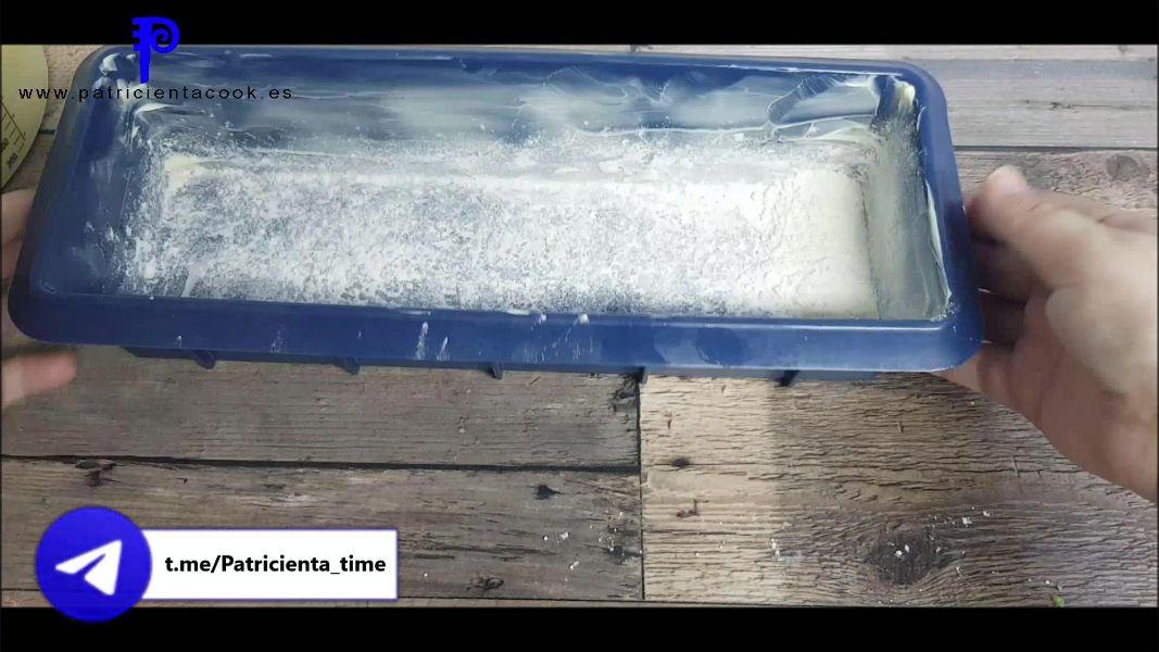 Bizcocho de aguacate y pistachos