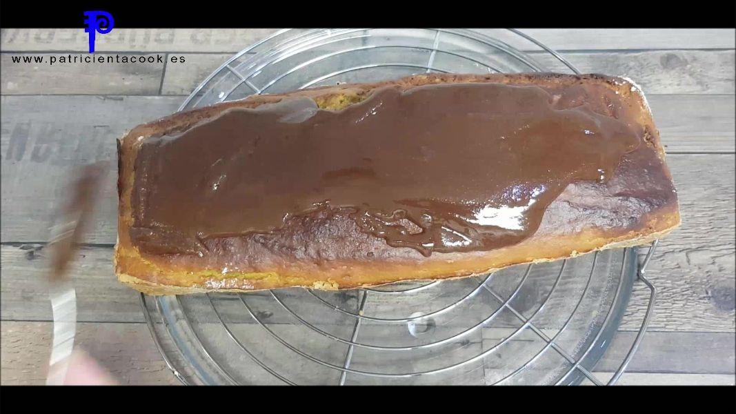 Bizcocho de aguacate y pistachos