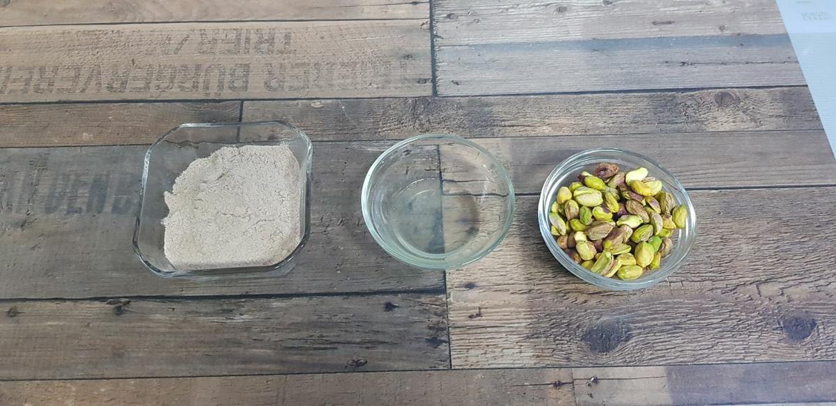 Bizcocho de aguacate y pistachos